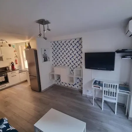 43m With Garden Near The Old Port